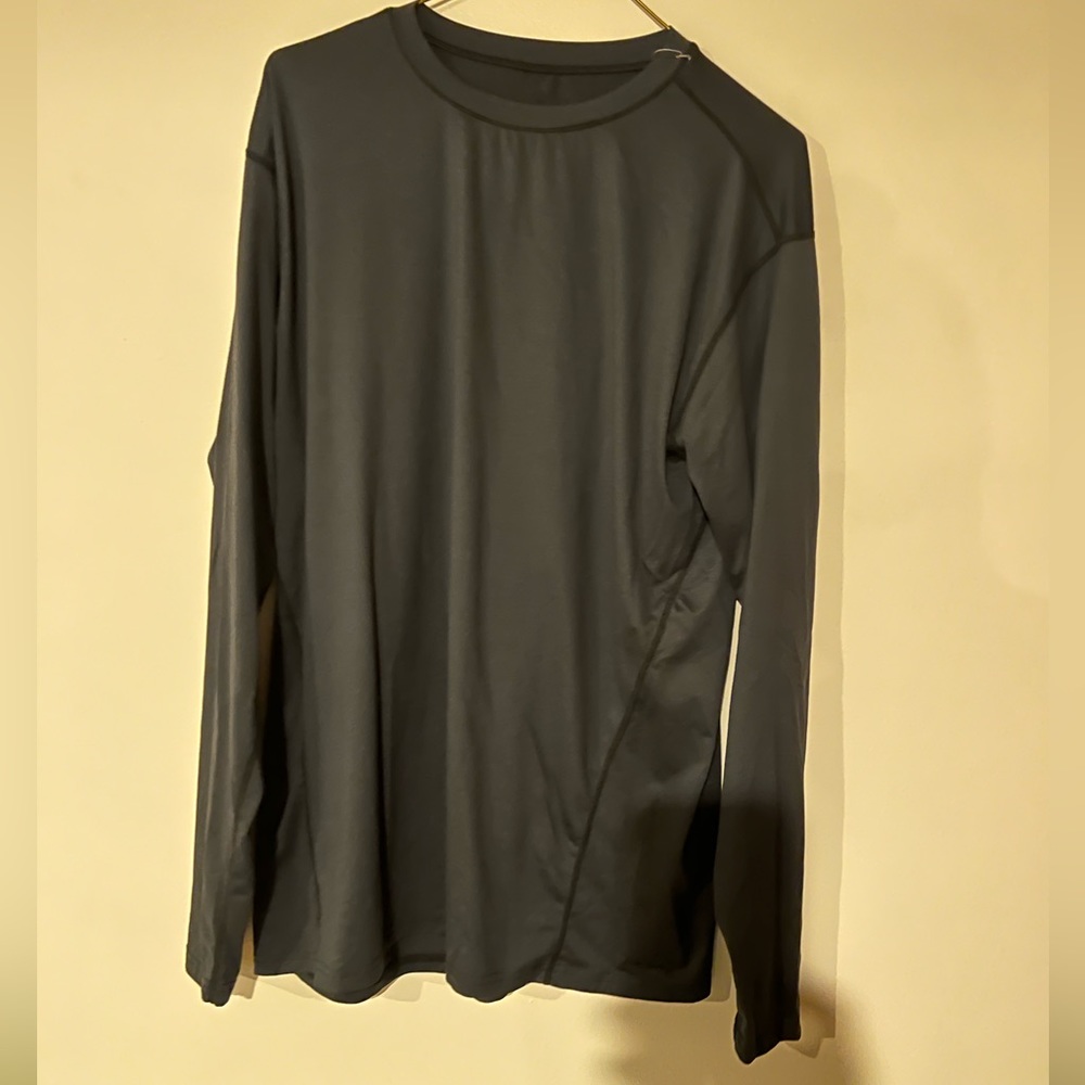 Born primitive large never worn long sleeve black